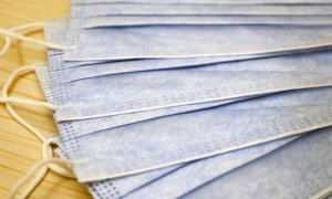 Al via anche ad Alba la distribuzione delle mascherine: priorità agli over 65