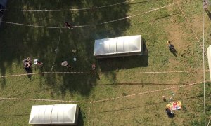 Cuneo, nel giardino condominiale spuntano le aree ‘recintate’ per i bambini
