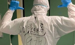 'Sei tu l'eroe': il ringraziamento di Tiziano Ferro a un infermiere di Carrù