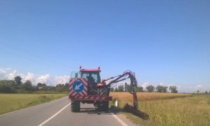 Da maggio riprende lo sfalcio erba lungo le strade provinciali
