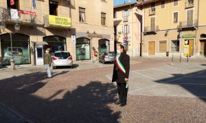 Borgo San Dalmazzo, di fronte al monumento ai Caduti la celebrazione per il 25 aprile