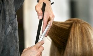 Il sindaco di Fossano contro i parrucchieri abusivi: ''Accertamenti per scoraggiare comportamenti illeciti''