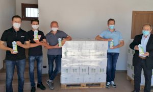 Fossano, dall'azienda agricola Panero 750 litri di latte per le famiglie bisognose