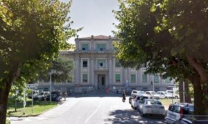 Busca in lutto per la morte di una donna positiva al Coronavirus