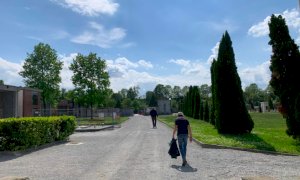Riaperti i cimiteri di Cuneo e frazioni, al momento l'uso della mascherina è solamente ''suggerito''