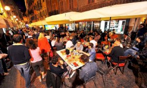Aperitivo sì, ma senza 'movida': in arrivo un'ordinanza della Regione in vista del weekend