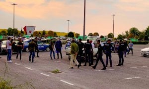 Femminicidio all'Auchan di Cuneo: militare uccide una donna a colpi di pistola e si costituisce