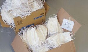 Torino, laboratorio clandestino produceva camici e mascherine: i lavori per conto di un'azienda di Cuneo