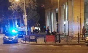 Fermato per un controllo in corso Giolitti prima prova a fuggire, poi dà in escandescenze: denunciato