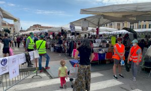 Cuneo, il mercato del martedì si ripopola di bancarelle e clienti