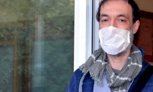 Indossare la mascherina provoca danni e malattie? 'Bugie prive di fondamento scientifico'