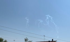 Volo acrobatico con 'giro della morte' sul cielo di Cuneo (VIDEO)