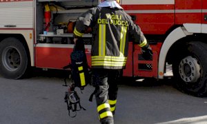 Cade in una bealera con la carrozzina, salvato dai Vigili del Fuoco a Dronero