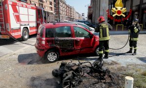 Cuneo, scooter in fiamme in corso Nizza