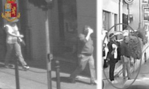 Insieme a due complici truffava e derubava anziani nel Genovese: si è consegnato alla Polizia a Cuneo