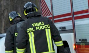 Fiamme nel deposito di una ferramenta, intervento dei Vigili del Fuoco a Villafalletto