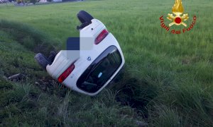 Mondovì, auto ribaltata sulla tangenziale dopo un tamponamento