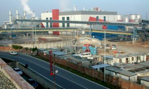 Cattivi odori dalla Burgo, in piazza Martiri a Verzuolo una stazione di rilevamento Arpa