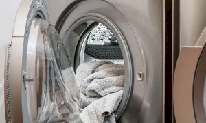 Cuneo, gli inquilini fregano la lavatrice prima di lasciare l’alloggio: denunciati