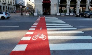 Cuneo, arrivano le ‘strisce ciclabili’ in piazza Galimberti