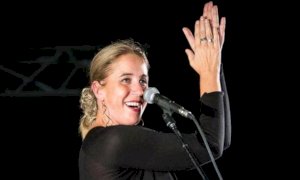 A Saluzzo un omaggio a Luis Sepùlveda con la cantante Ginevra Di Marco