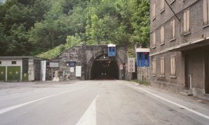 Riapre il tunnel del Tenda, ma i tempi di attesa sono di 50 minuti