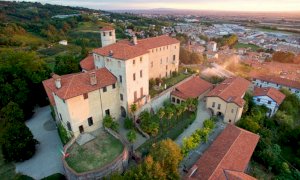 Al Castello della Manta aperitivi in giardino e in musica