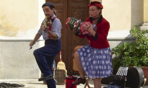 Circo, teatro, giocoleria, risate. Gli 'Artisti al Lavoro' invadono l’Estate all’Arena di Alba