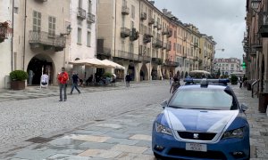 Cuneo, 30enne spacca una vetrina 'senza motivo': denunciato