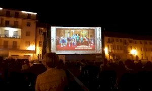 Fossano, un successo il cinema all'aperto in piazza Castello 