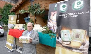 Raschera e Bra Dop delizie casearie al mercatino di Frabosa Soprana