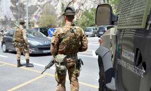 Militari in spiaggia a Ventimiglia, l’Esercito risponde: ‘Nessun pattugliamento tra i bagnanti’