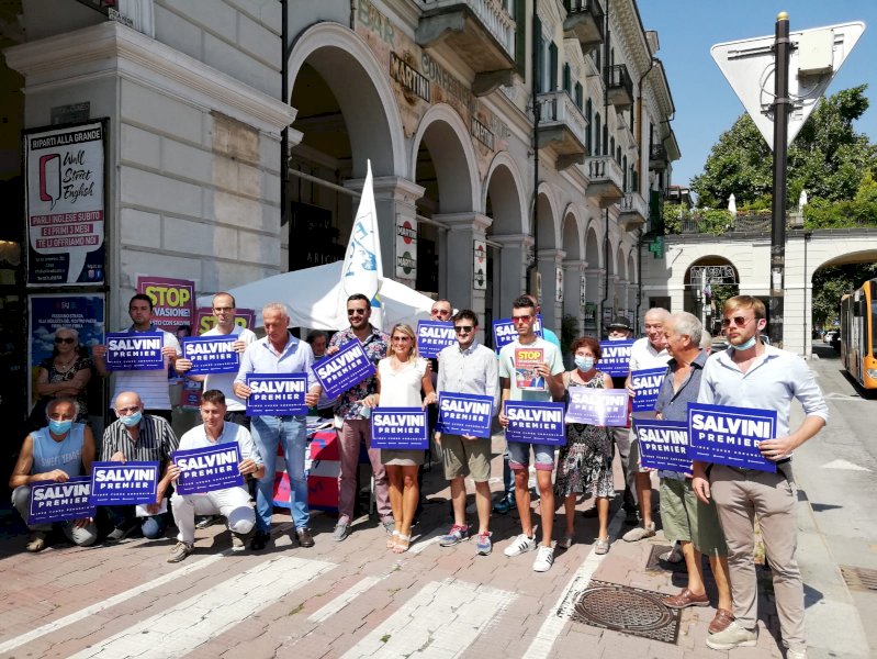Lega in piazza a Cuneo: ‘Difendiamo Salvini, a processo per aver fermato una nave di trafficanti’