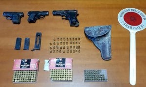 In giro per le vie di Roata Chiusani con tre pistole in macchina: arrestati 