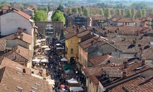 Cherasco, domenica 6 settembre torna il Mercato dell'Antiquariato e del Collezionismo