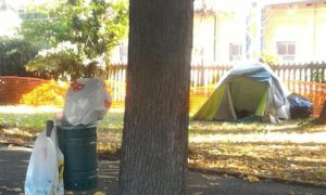 'Non importa che tu sia italiano o straniero: se sei povero la Lega ti odia'