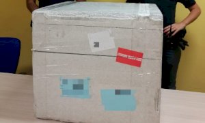 Scatolone contenente kit per tamponi Covid ritrovato grazie a un cittadino
