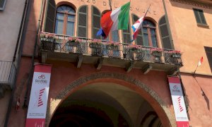 Alba si veste di rosa aspettando il Giro d'Italia