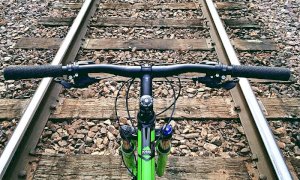 ‘Le piste ciclabili sui binari delle tratte ferroviarie tagliate sono improponibili’
