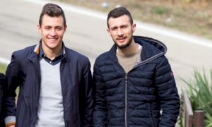 Cavallermaggiore, nel cortile della cascina di famiglia il funerale dei fratelli Gennero