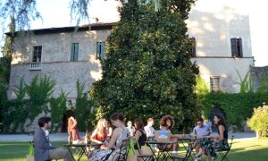 Il giardino del Castello della Manta si anima con un 'aperitivo in danza'