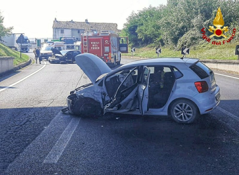 Due feriti in un incidente sulla tangenziale di Mondovì