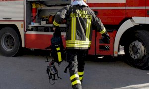 Incendio in un campo a Busca, intervento dei Vigili del Fuoco