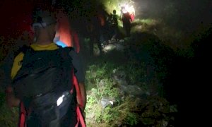 Escursionista accusa un malore dopo una caduta, intervento notturno per il Soccorso Alpino