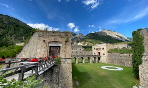 Ubriaco al Forte di Vinadio, si denuda e rovina un matrimonio