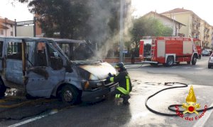Saluzzo, furgone a fuoco in via Spielberg