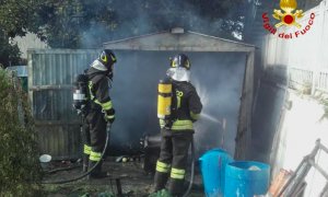 Diano d'Alba, capanno degli attrezzi a fuoco