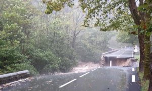 Situazione drammatica in valle Roya: crollato il ponte romanico a Tenda, ci sono dispersi