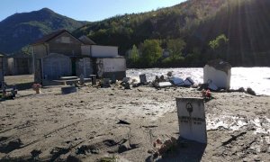 Al cimitero di Trappa di Garessio le tombe travolte e le bare portate via dalla furia del Tanaro