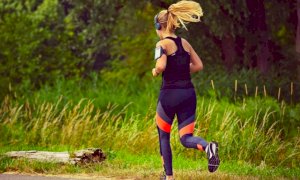 La mascherina all'aperto è obbligatoria se si passeggia, ma non se si corre